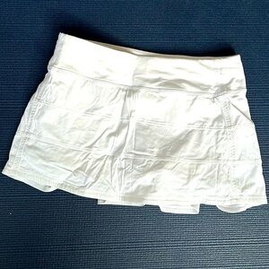 Pace Rival Mid-Rise Skirt size 6 reg in white